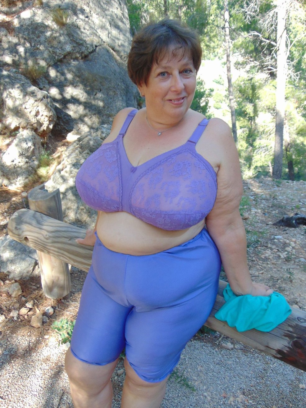 Vieilles femmes épaisses dans les soutiens-gorge