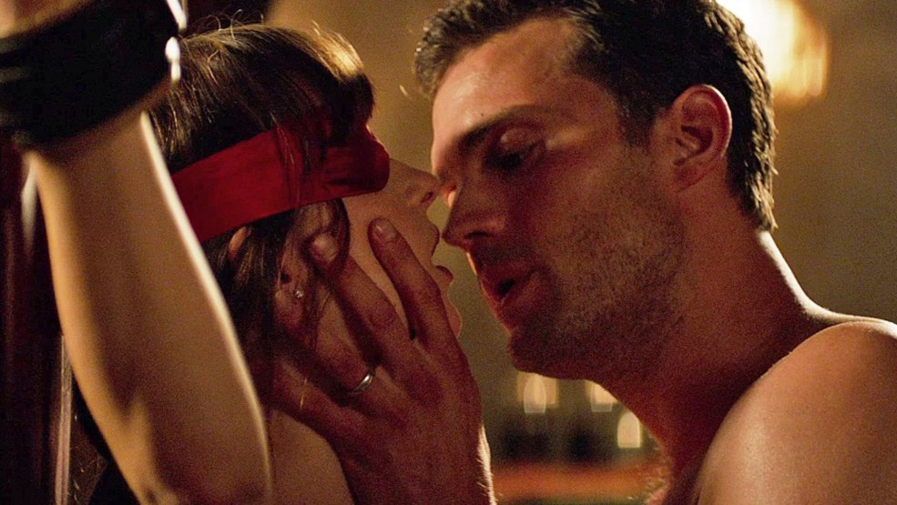 Üvey Anne Alt Yazili Götten Sikiş Pornosu GIF