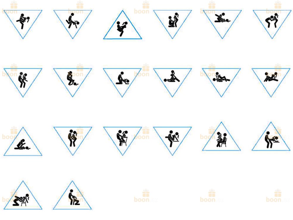 Les gars nus sur la baise de plage