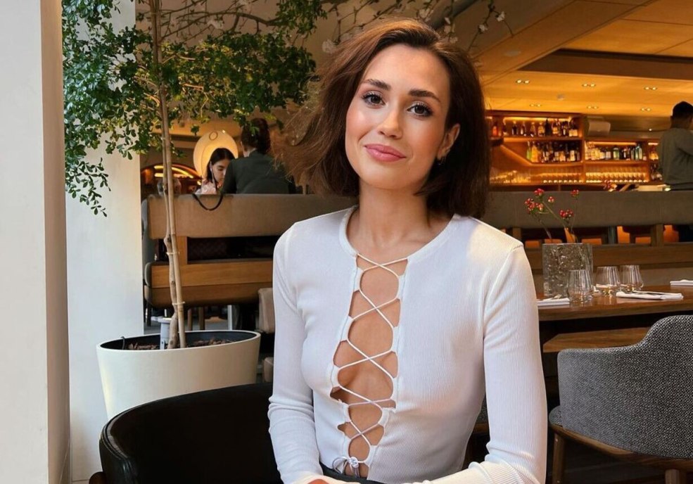 Le patineur d'Elizaveta Khudaiberdieva a montré sa poitrine