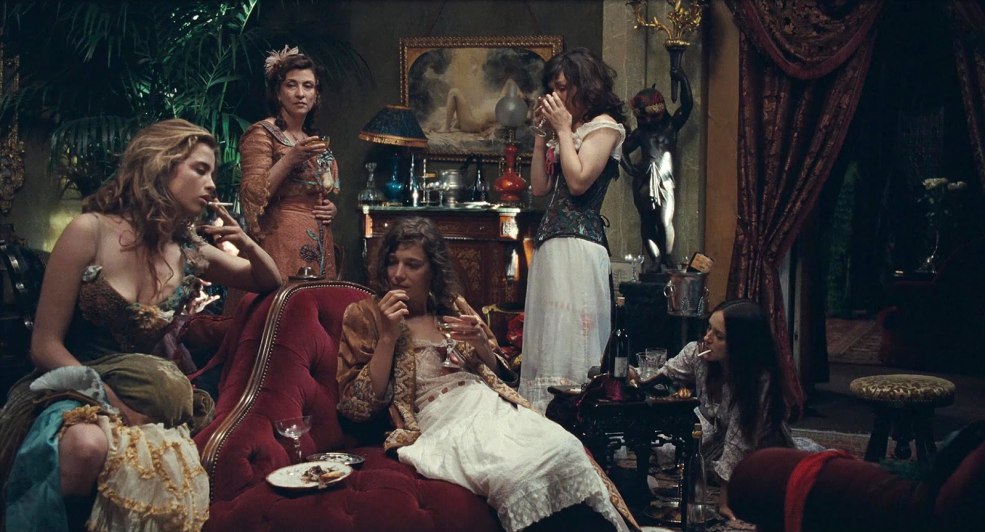 Grand-masse nue dans les films artistiques