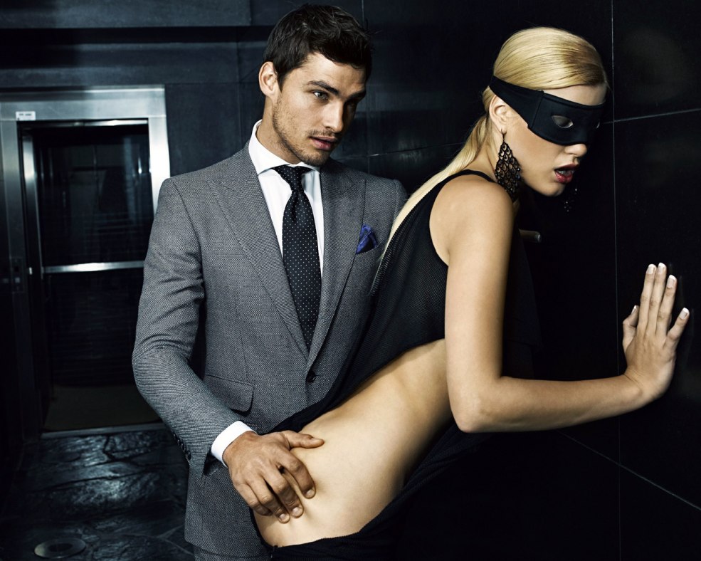 Homme et femme impérieux