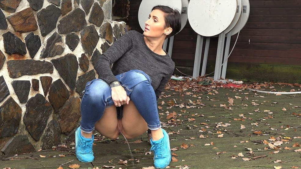 Beautés en leggings baise