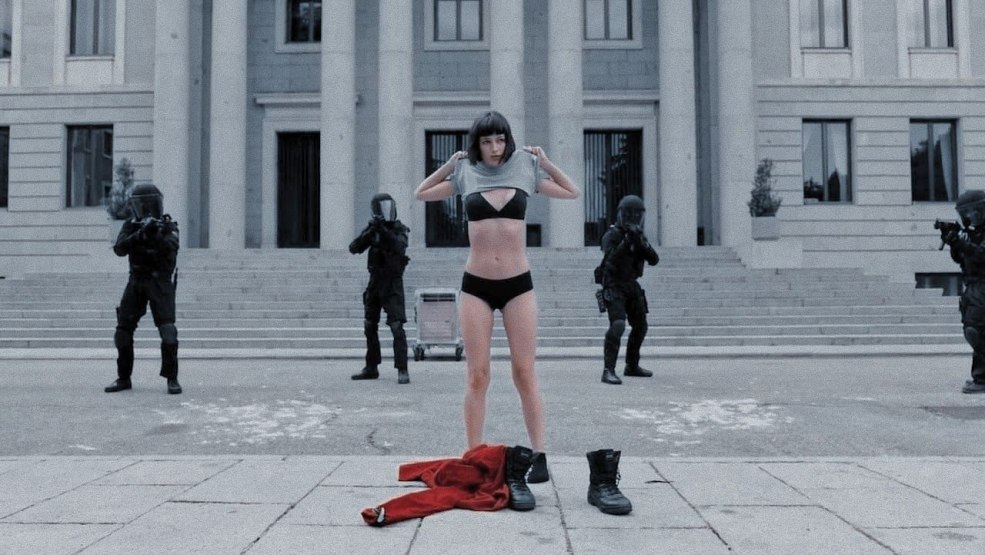 Ursula Korbero dans la série Paper House