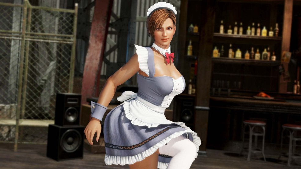 Modèle Stefania Ferrario dans une robe