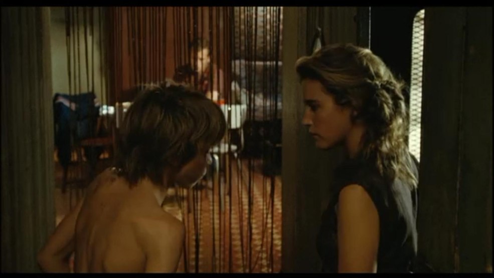 Vaina Jokante Blonde avec les seins