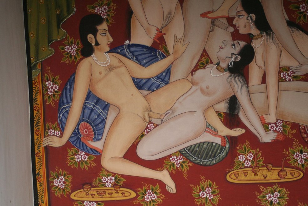 Des femmes nues simples baisent