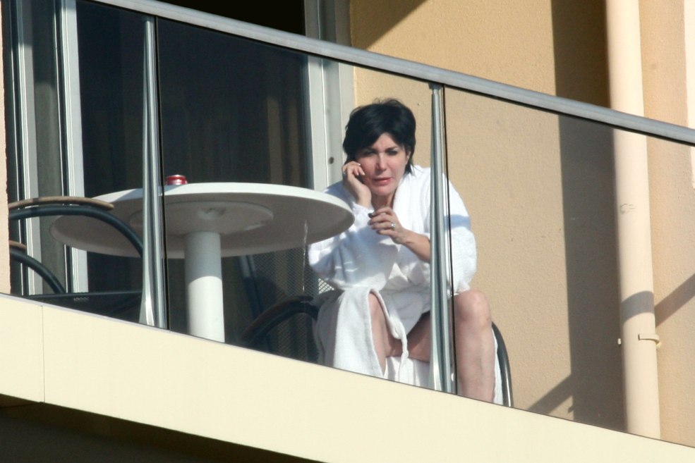 Pierre aux femmes poilues matures