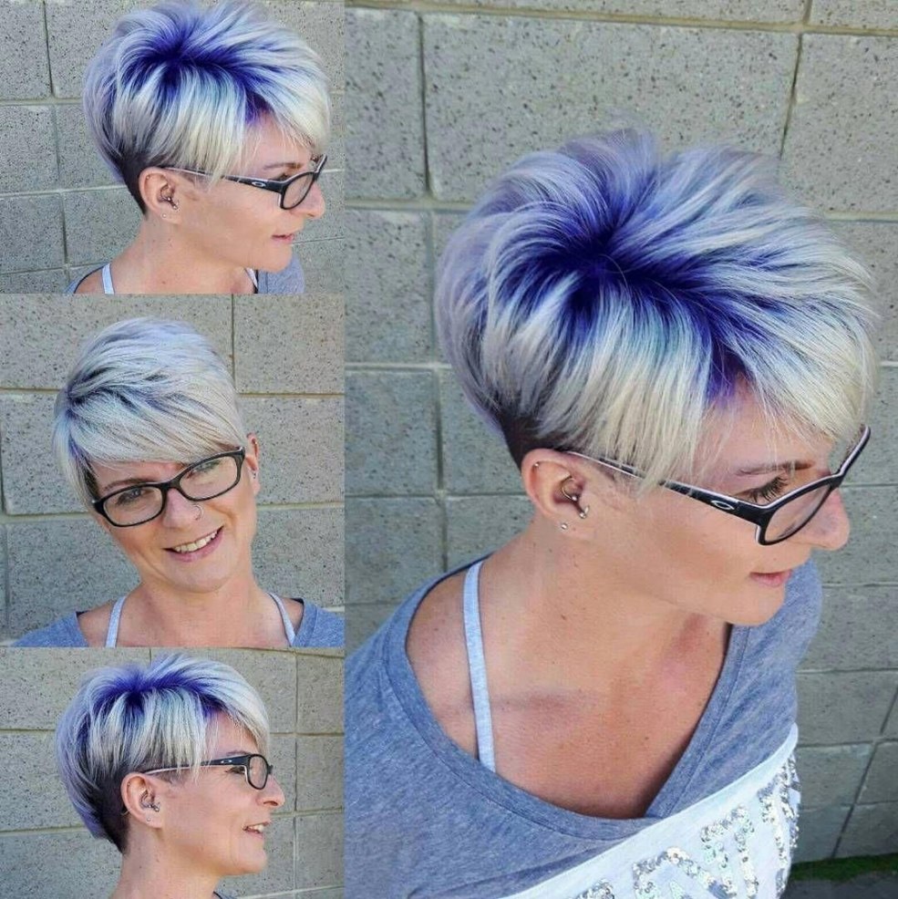 Cheveux violets sur les cheveux courts