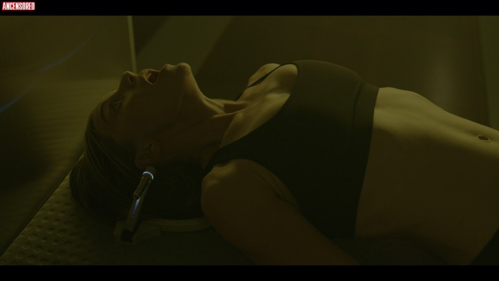 Katie Sakhoff est chaude