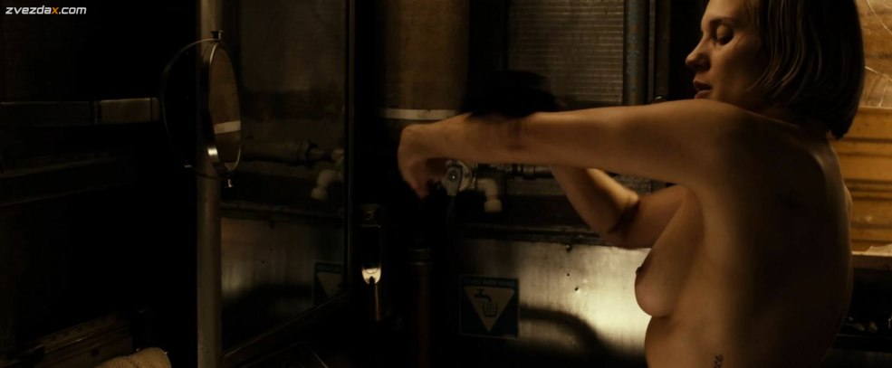 Katie Sakhoff dans le film Riddick Tits