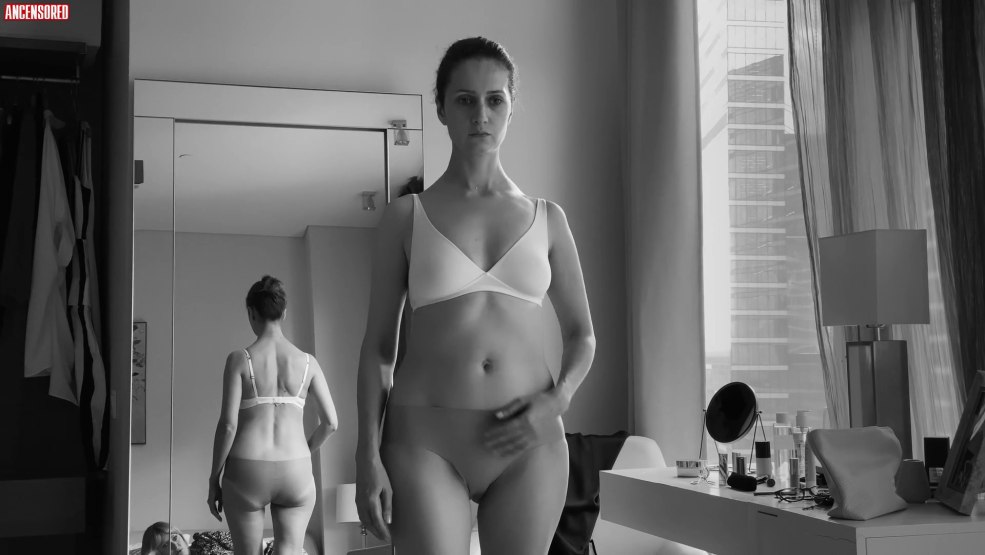 Victoria Isakova nue dans les films