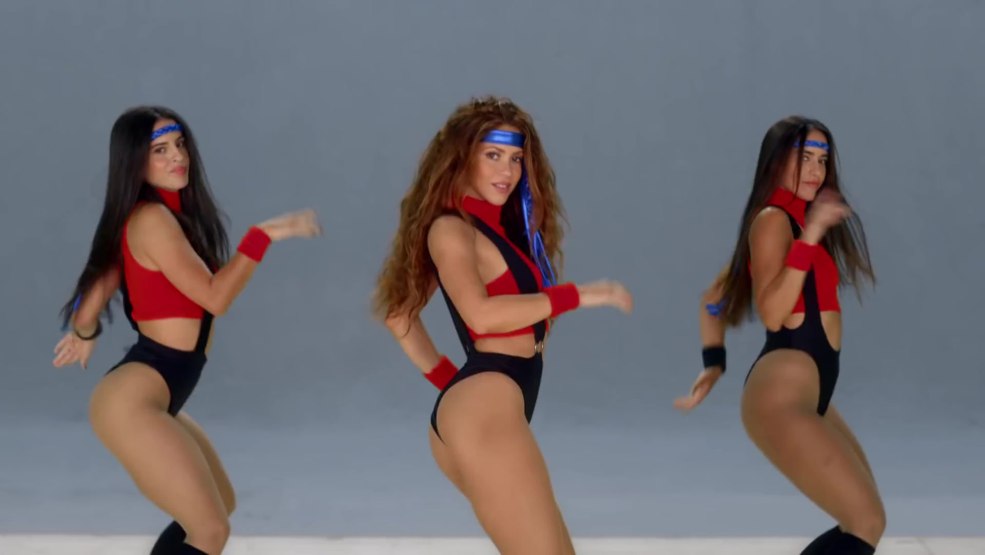 Shakira bouche ouverte