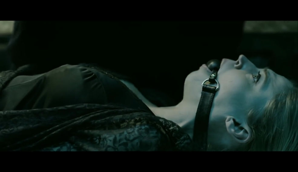 Nasita Nude a rencontré l'art en bas sans culotte