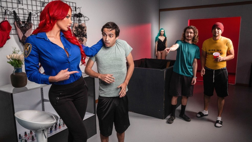 Bella Roland s'est déshabillé