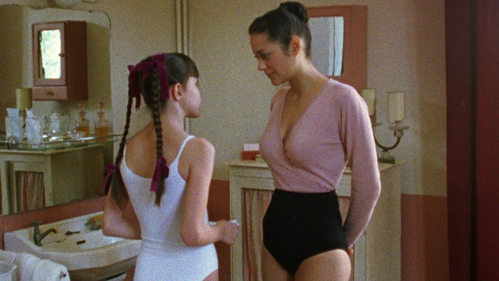 Filles japonaises dans les seins de douche