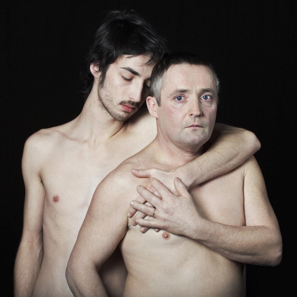 Amanda Seyfrid dans la salle de bain