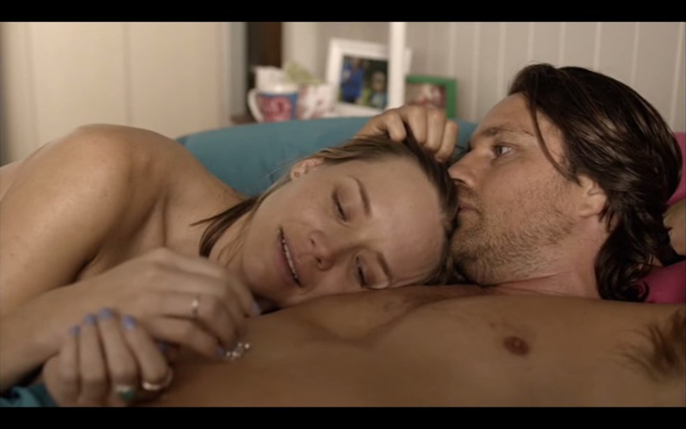 Martin Henderson est complètement nu