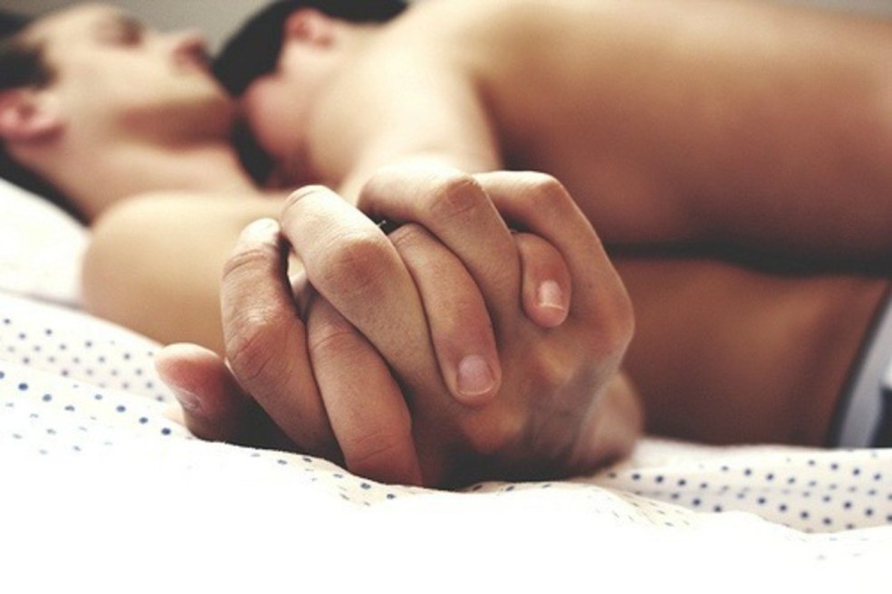 Homme et femme dans l'eau