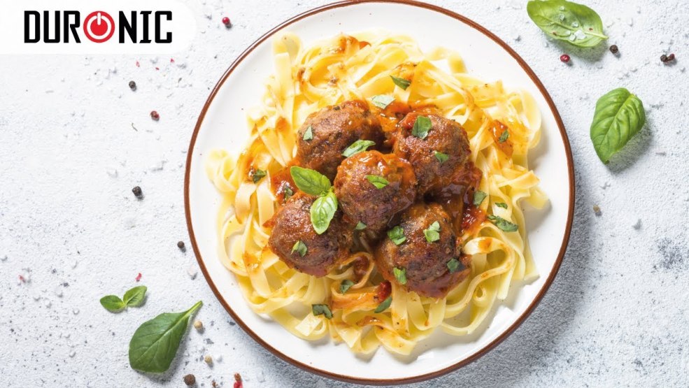 Coller avec des boulettes de viande d'en haut