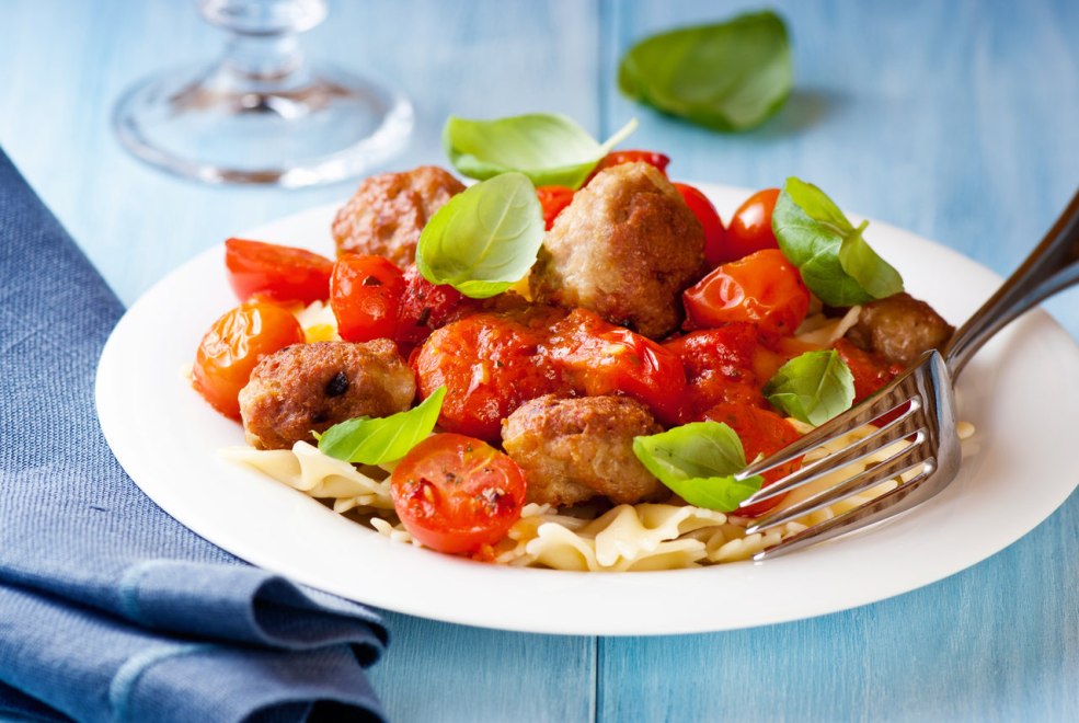 Farfalle avec des boulettes de viande