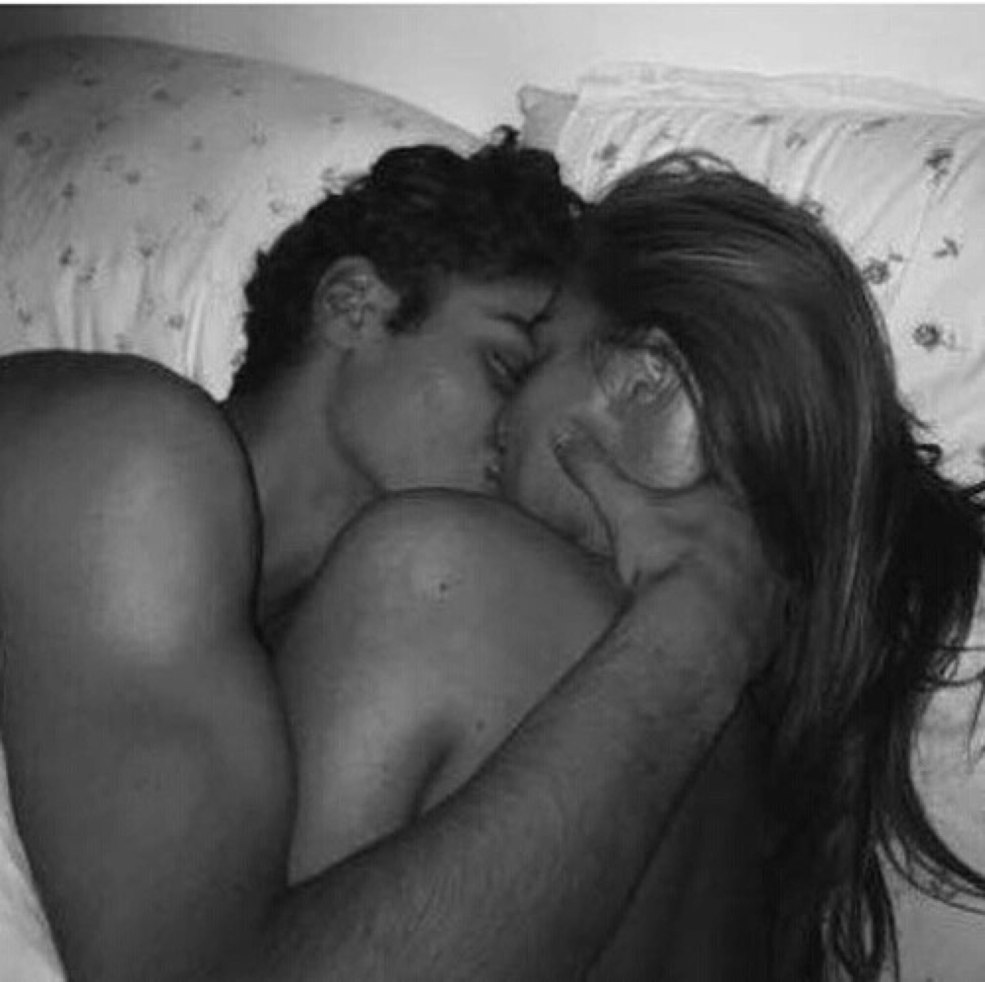 Caresse les hommes et les femmes