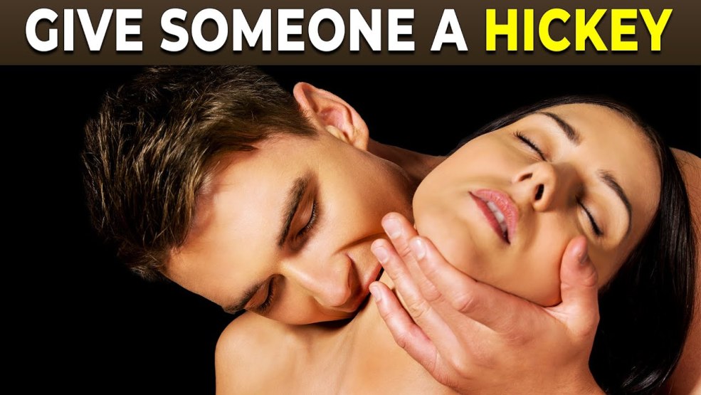 Le langage corporel d'une femme embrasse