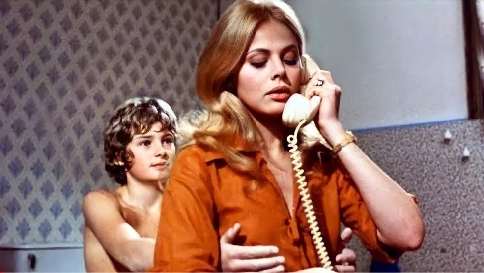 Baiser français avec maman