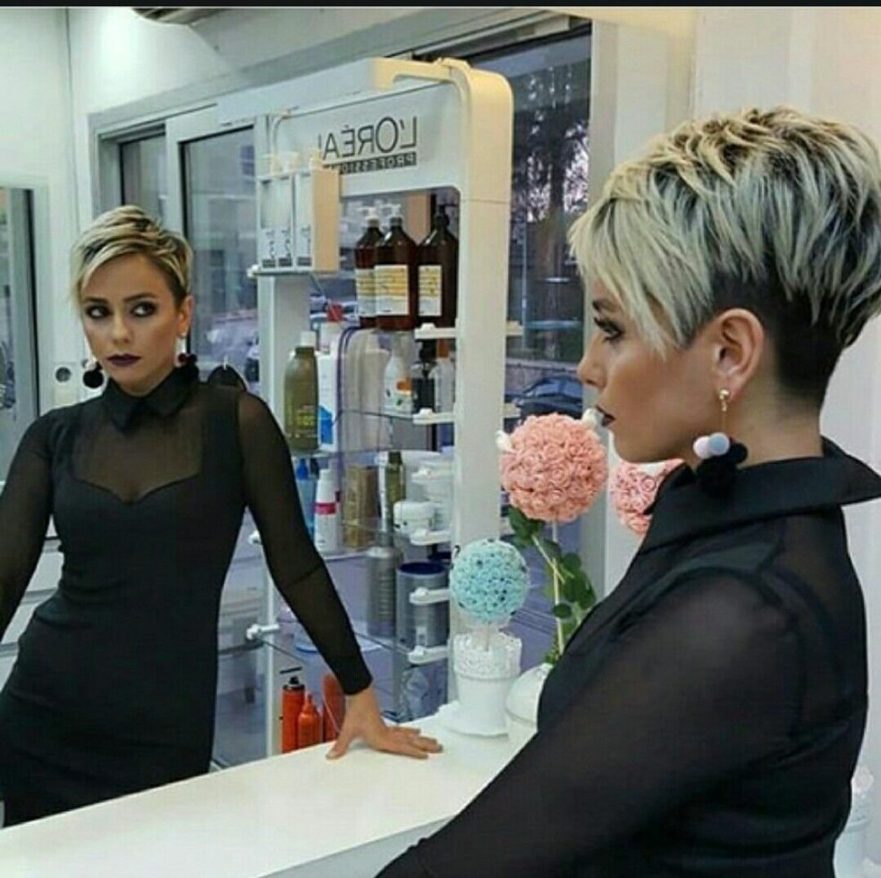 Coupe de cheveux Julia Kostyushkina derrière