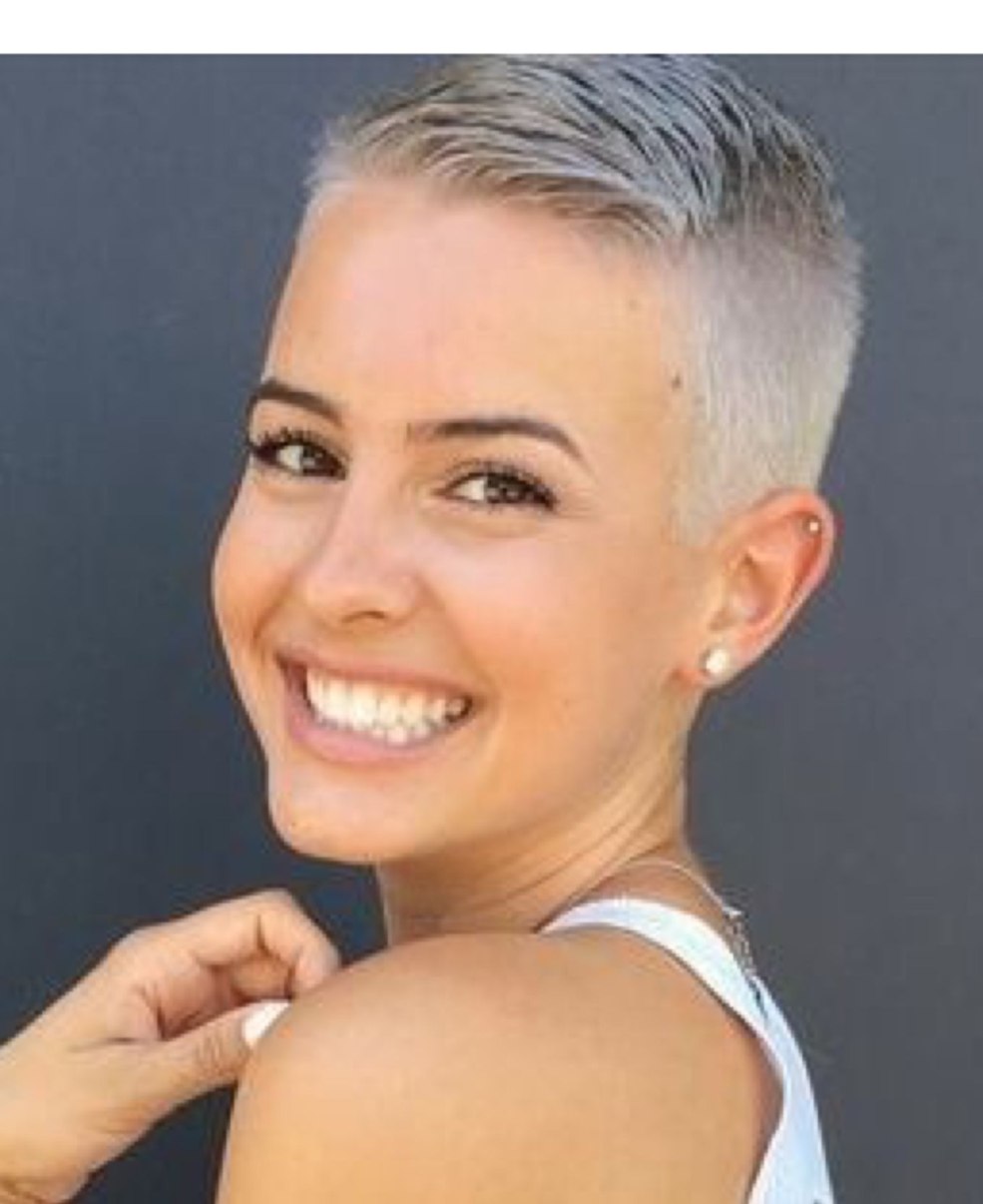 Coupes de cheveux pour femmes courtes pour une machine