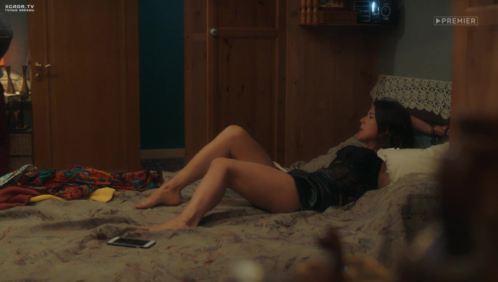 Université Anna Kuzina nue