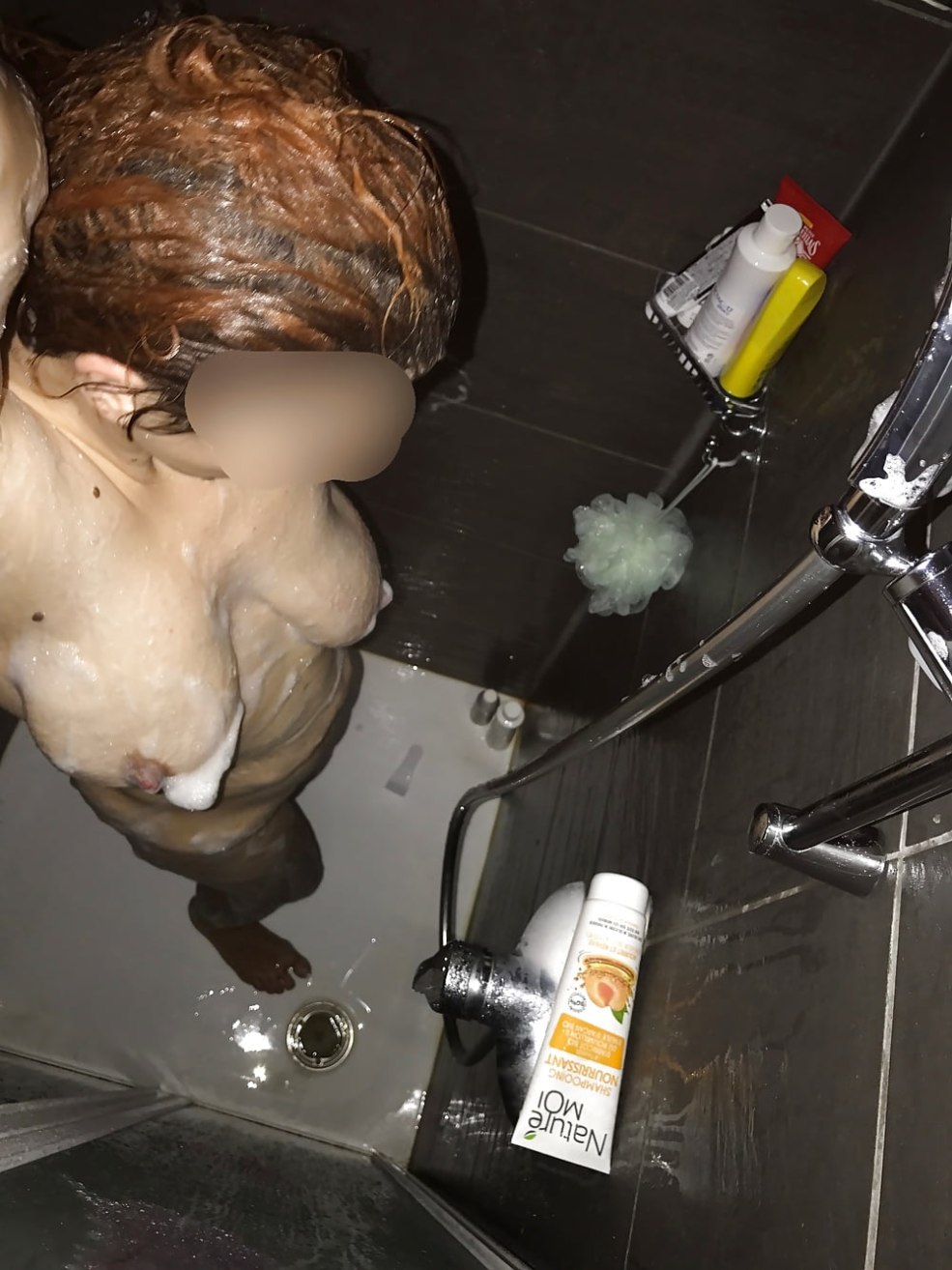 Dani. Daniels. Porno. Avec une douche