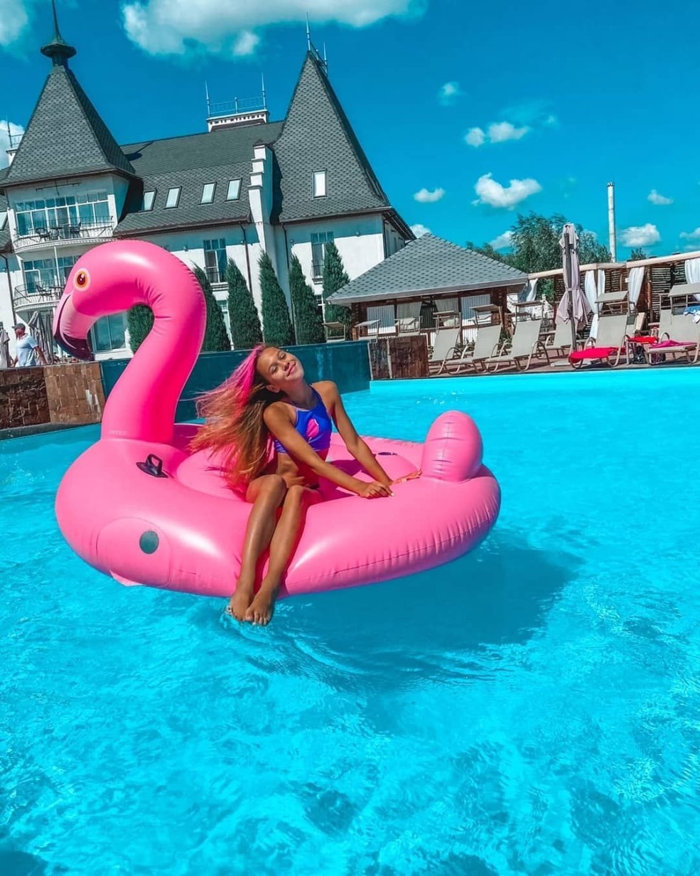 Milan Nekrasova dans la piscine 2020