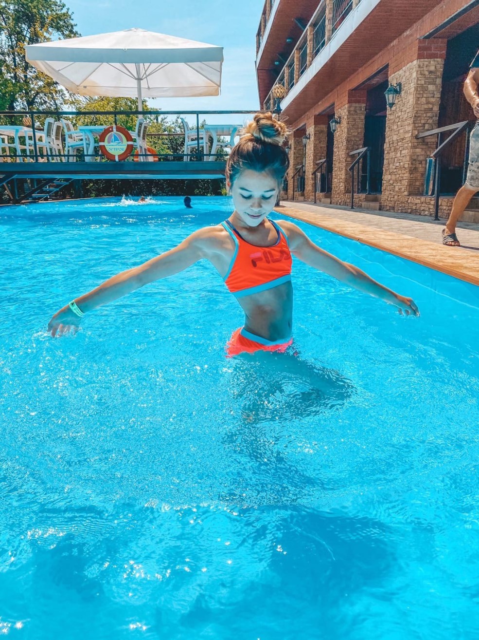 Milan Nekrasova en bikini