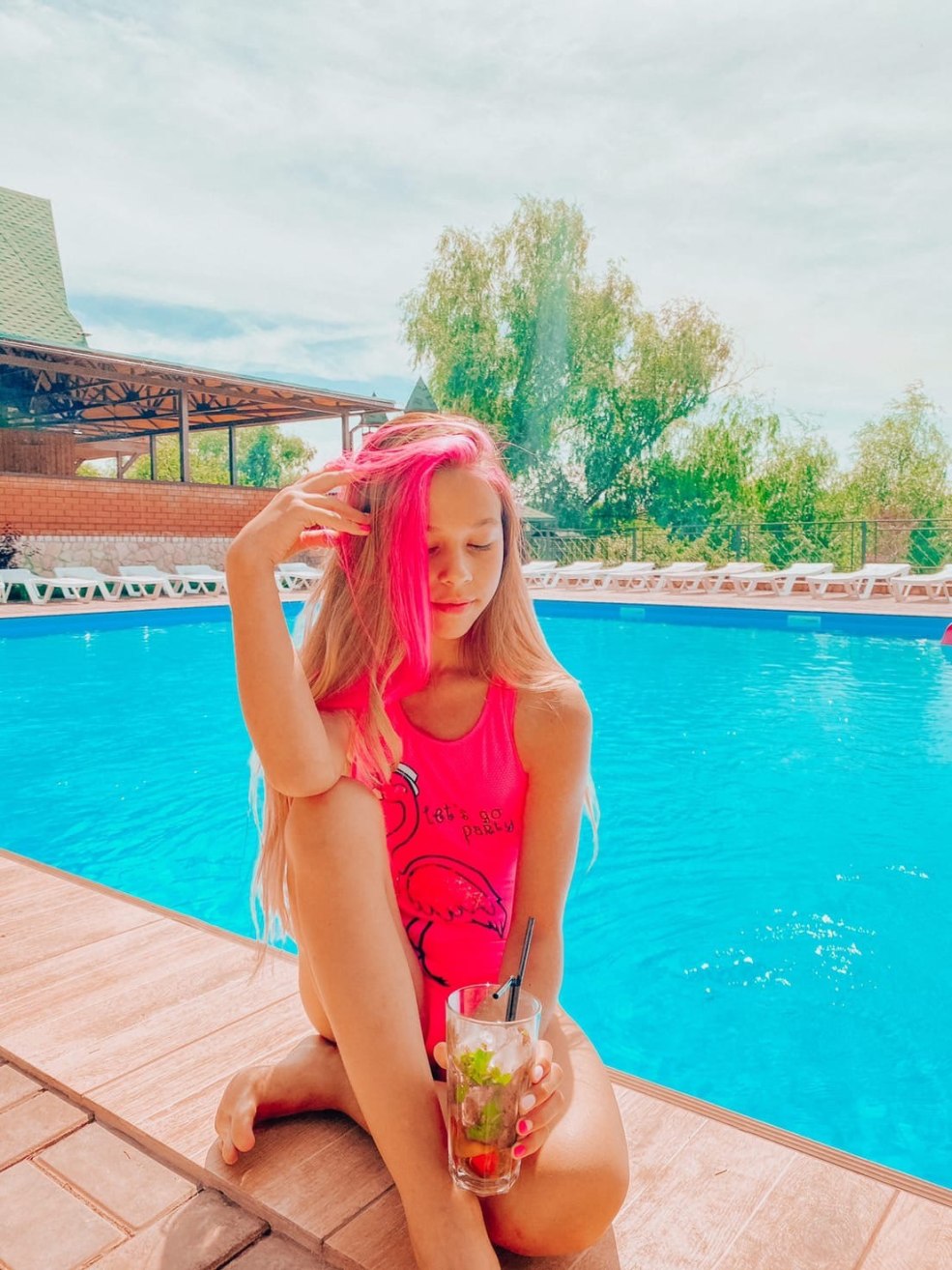 Milan Nekrasova dans un maillot de bain 2021