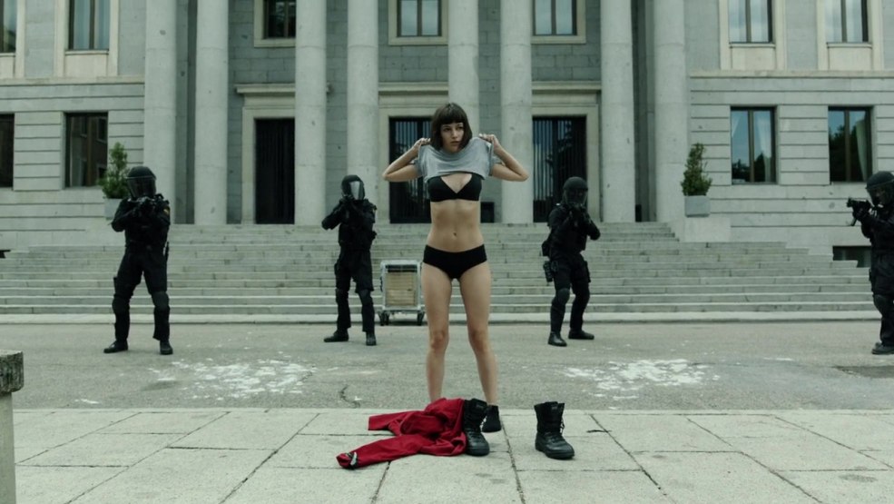 Protestes des femmes avec des seins nus