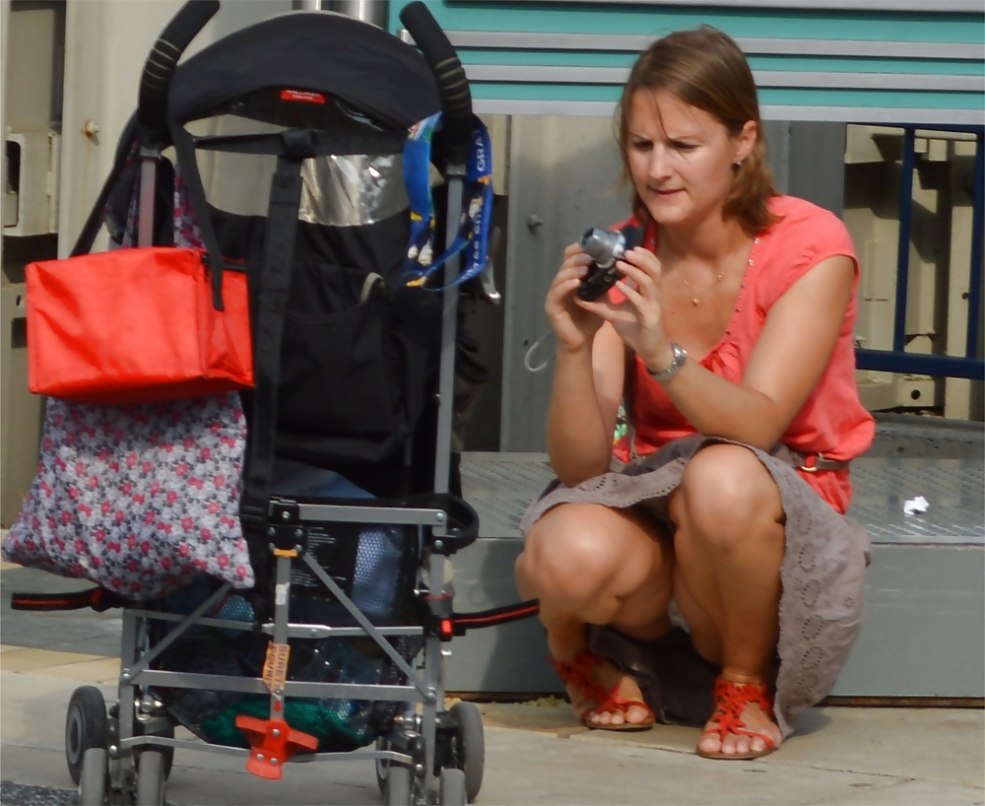 Sous la jupe de la présentatrice de télévision Susanna Red