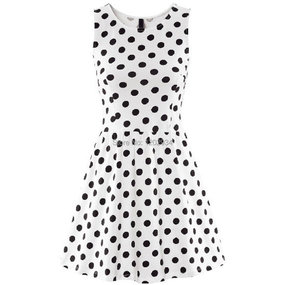 Habiller en pois sur fond blanc