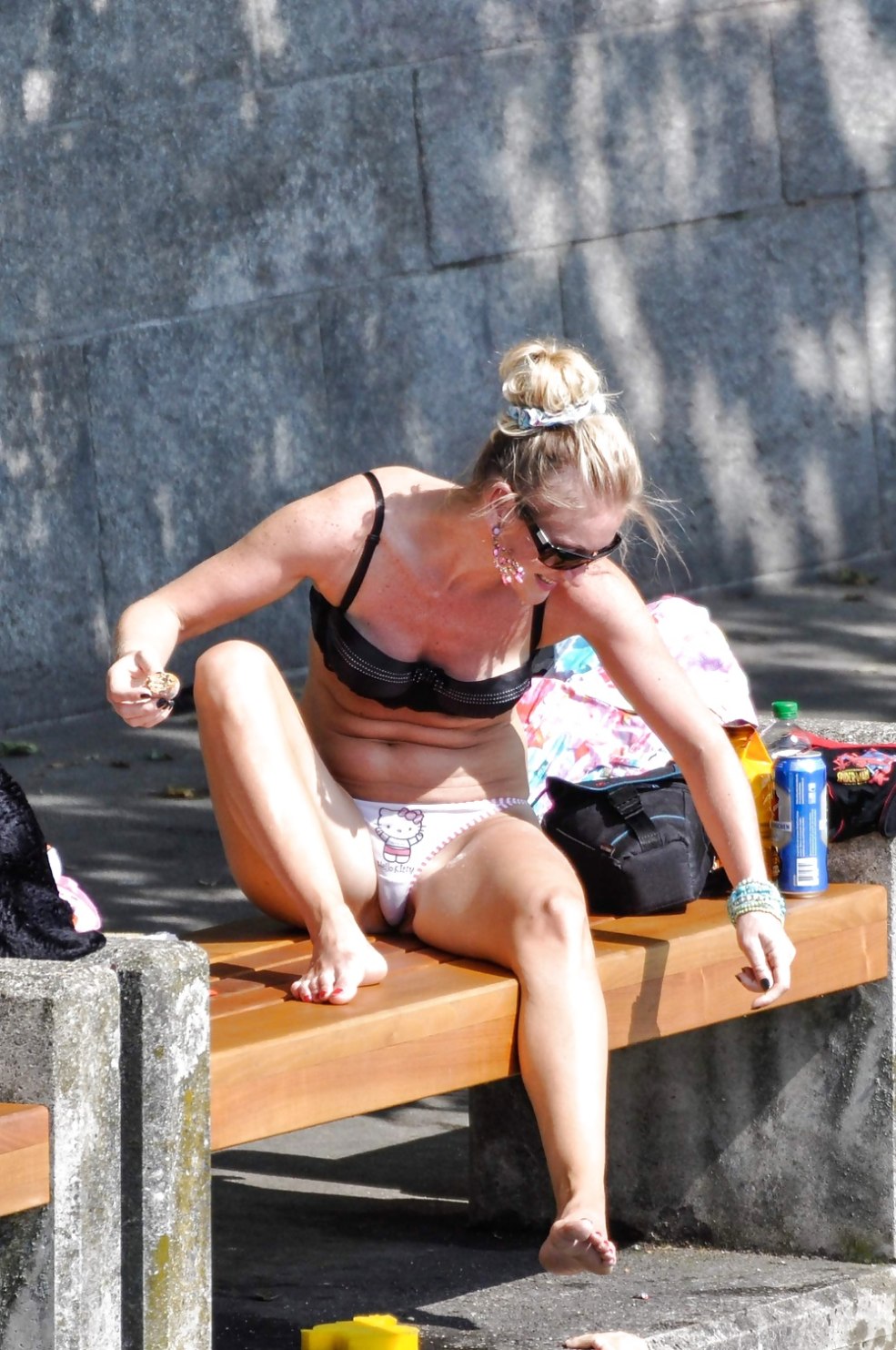 Bella Hadid sans plus bas