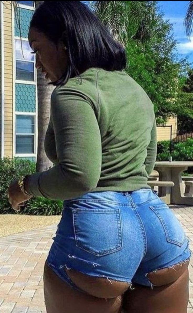 Femmes en short court