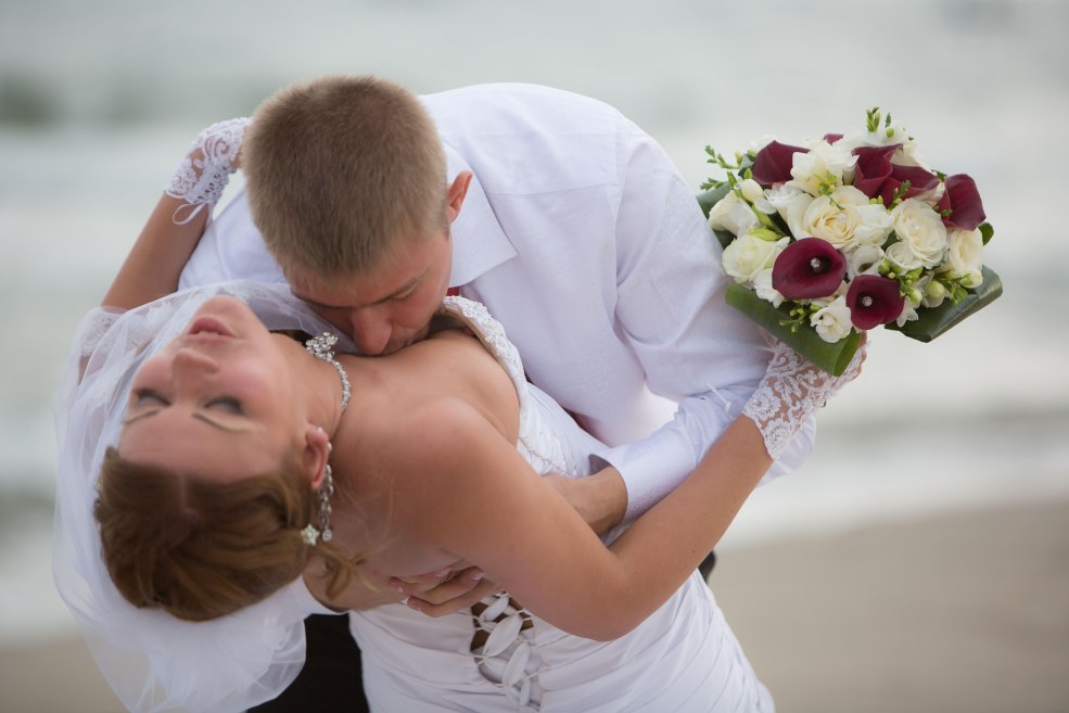 Putain de mature dans une jupe courte