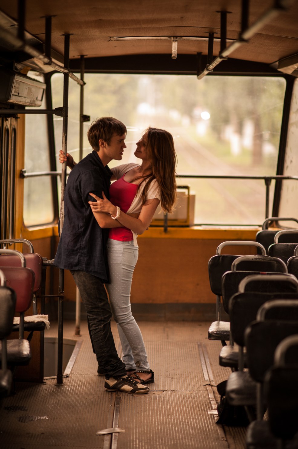 Fille dans le tramway