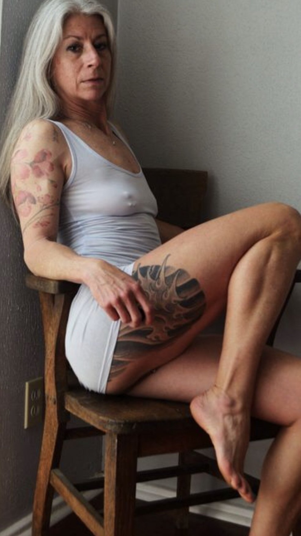 Modèle de 56 ans -old Julie Ach