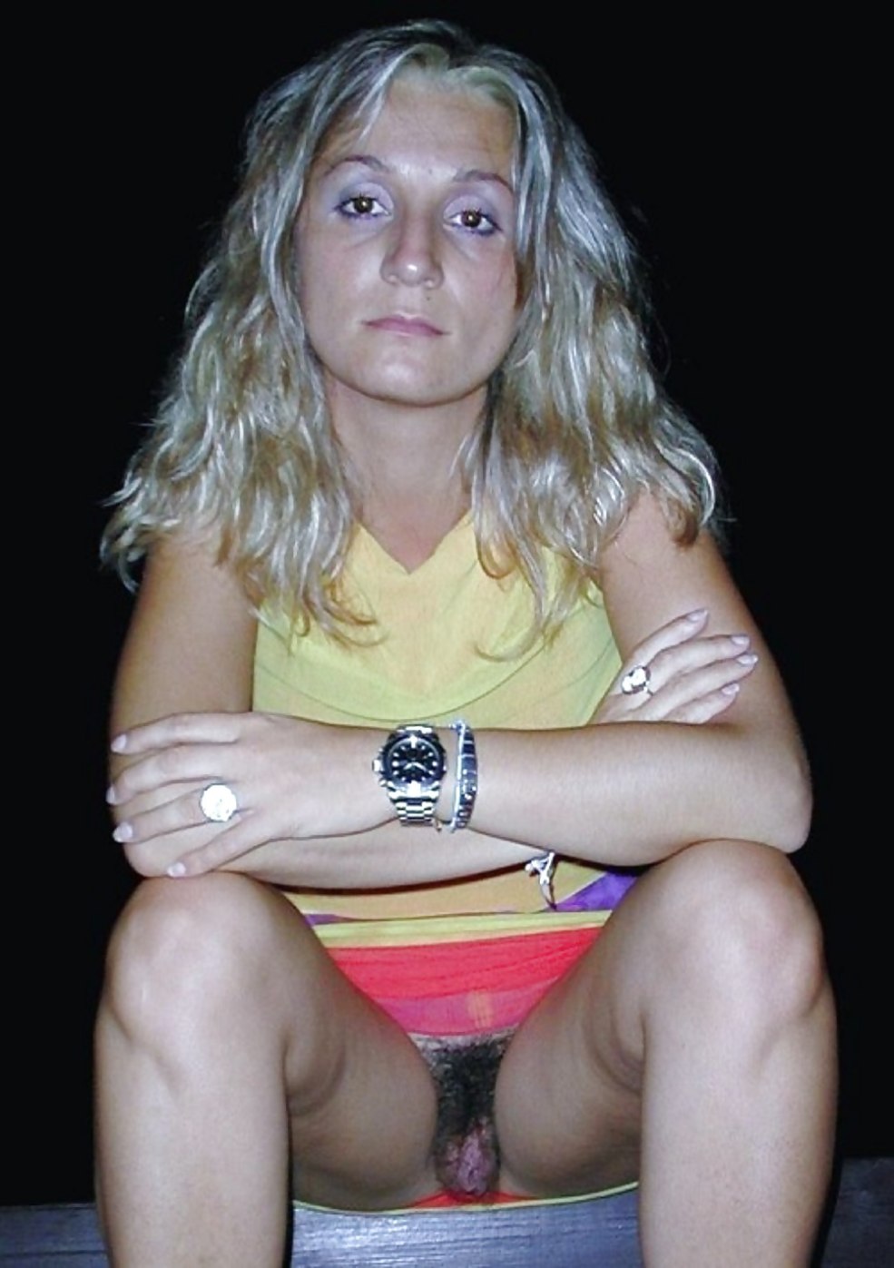 Les femmes montrent le vagin