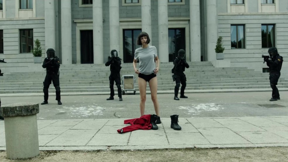 Marcher nu sur un vélo