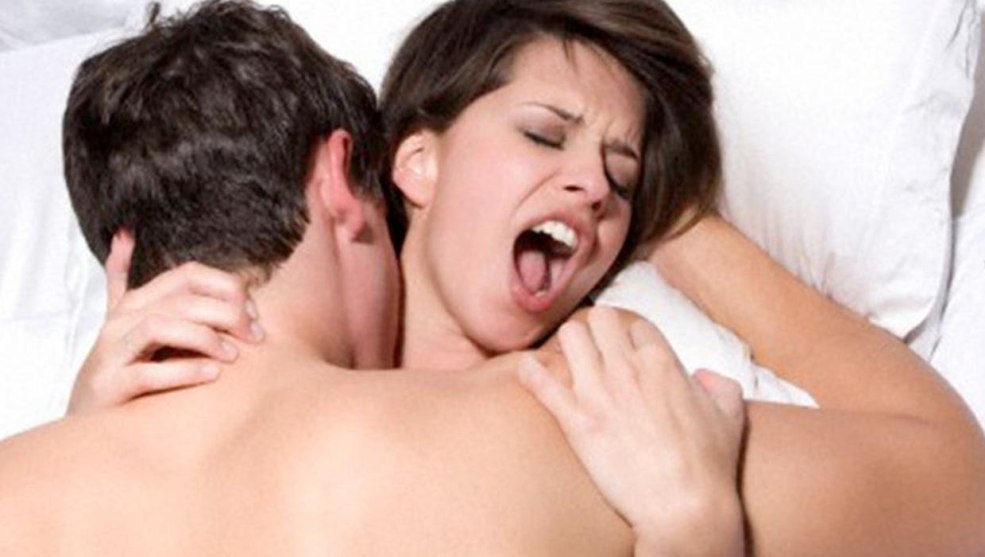 Les filles baisent dans la nature