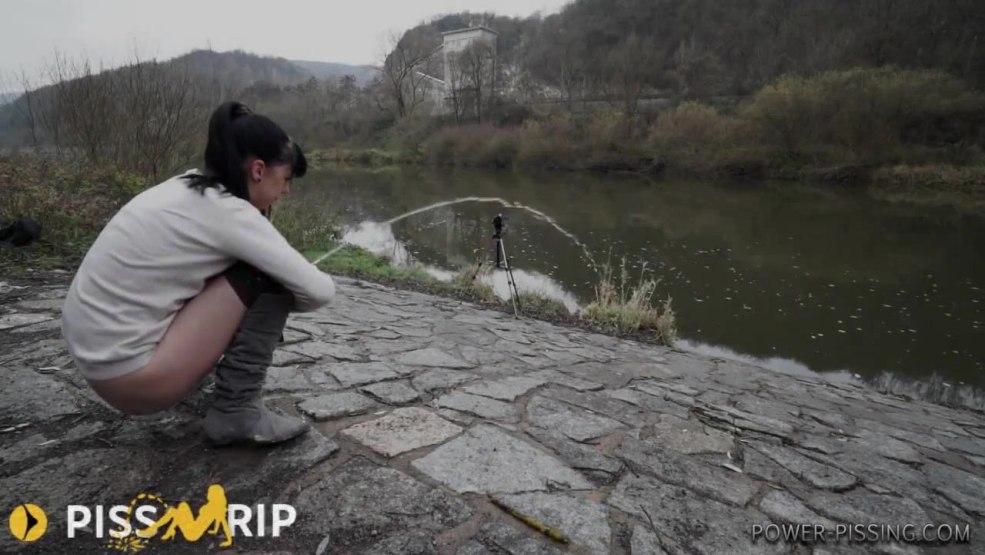Pissing caché dans la nature