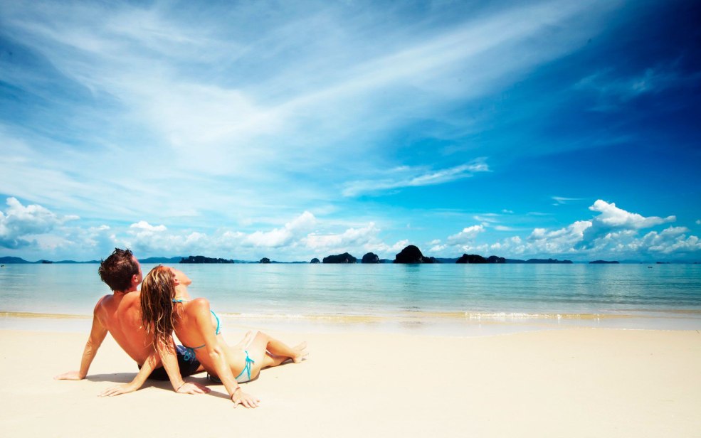 Beau gangbang sur la plage