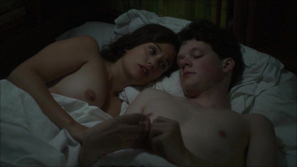 Épouse de gros seins public