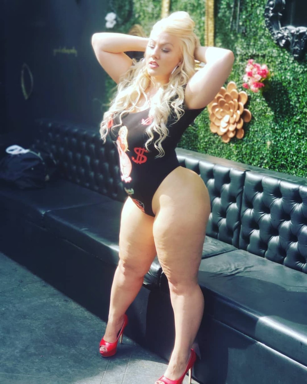 Kelly Brook sur l'île